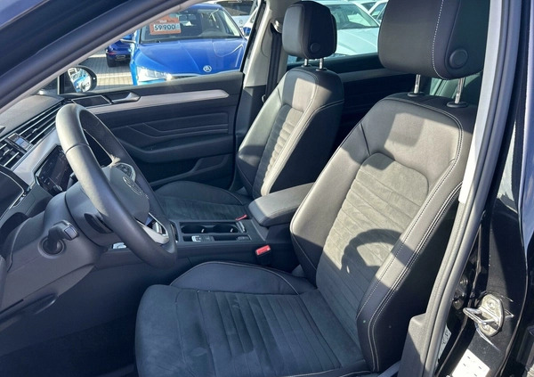 Volkswagen Passat cena 199900 przebieg: 14220, rok produkcji 2023 z Gostynin małe 742